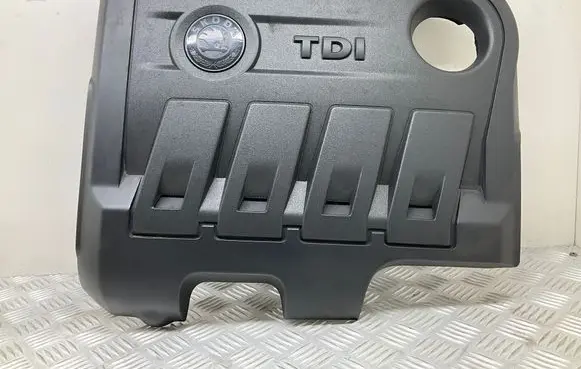 Engine cover (trim)
