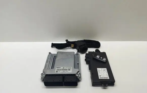 BMW 5 E60 E61 Engine ECU kit and lock set 7803369 0281013500 DDE7803369