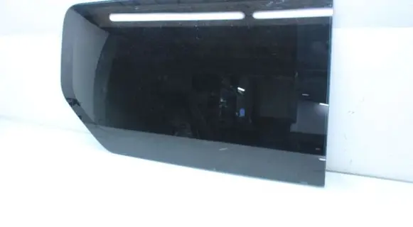 Opel Vivaro Side middle window/glass 