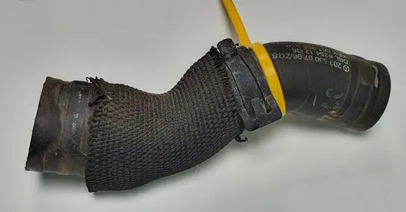 Mercedes-Benz C W203 Engine coolant pipe/hose 2038300796
