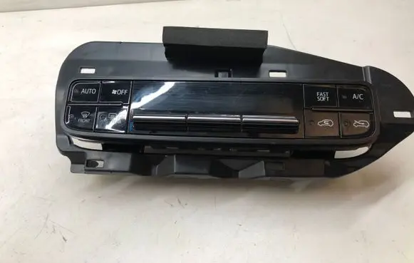 Toyota Auris E180 Climate control unit 5546802030