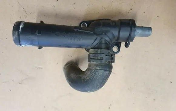 Volkswagen Amarok Engine coolant pipe/hose 03L121063H 03L121131M