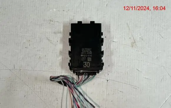 Toyota Prius+ (ZVW40) Gateway control module 89111-47080 5012-5142