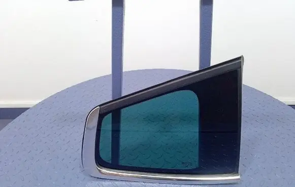 Opel Zafira C Rear side window 12841844