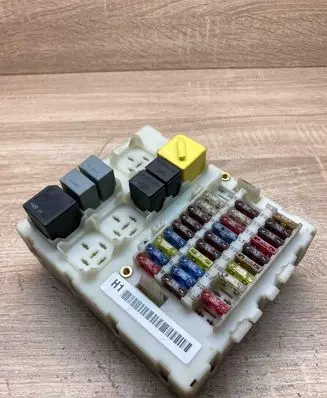 Ford Focus Fuse module 2M5T14A073BC 518273206