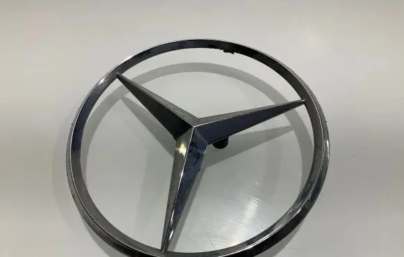 Mercedes-Benz E W211 Manufacturers badge/model letters 