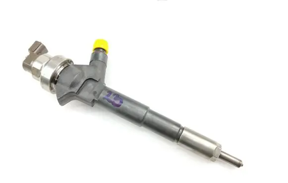 Opel Mokka Fuel injector 55567729