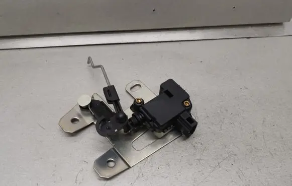 Volkswagen Touareg I Central locking motor 7L6827425A