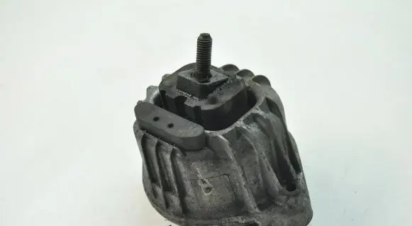 BMW 1 E81 E87 Engine mount bracket