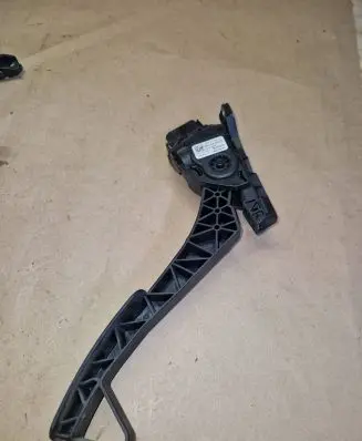 Volvo XC90 Accelerator throttle pedal 30715177 23102007 6PV00954805
