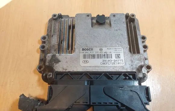 KIA Ceed Engine control unit/module ECU 0281015226 39103-2A775 1039S26577