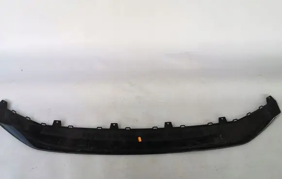 Front bumper lip