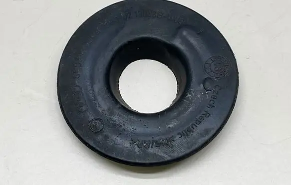 Volkswagen Golf VII Rear coil spring rubber mount 5Q0512149A