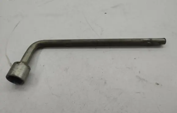 Nissan X-Trail T30 Wheel nut wrench 