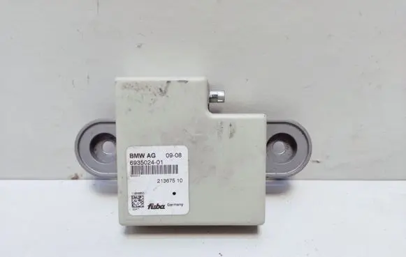 BMW M3 e92 Aerial antenna amplifier 6935024 6917714