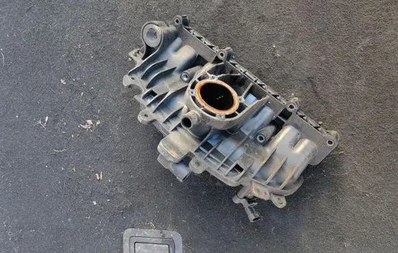 Ford Focus Intake manifold BM5G9424EA