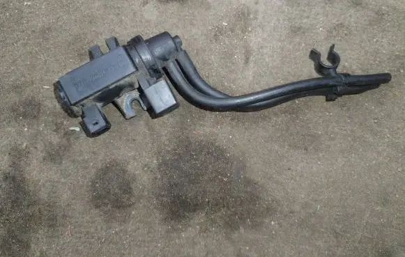 BMW 5 E60 E61 Turbo solenoid valve 7796634