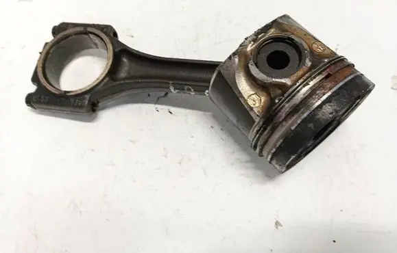 Volkswagen PASSAT B5 Piston with connecting rod 845b v380