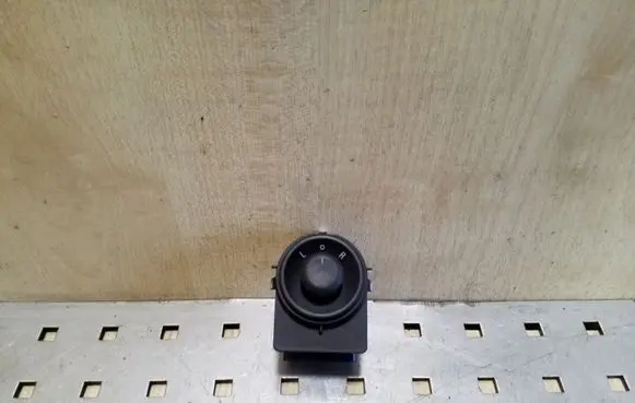 Opel Astra J Wing mirror switch 13271827