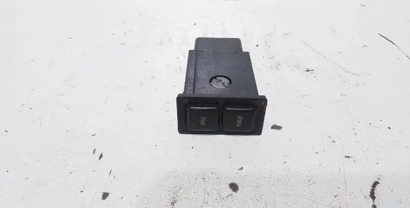 Toyota Land Cruiser (HDJ90) Differential lock switch CS697