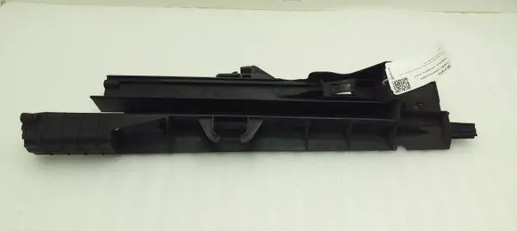 BMW X5 E70 Radiator support slam panel bracket 7799762