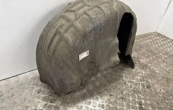 Rear arch fender liner splash guards