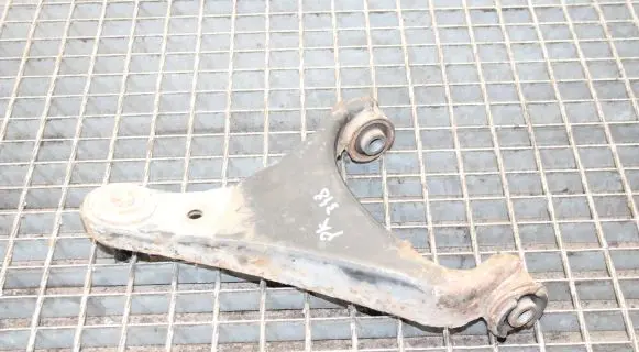 Land Rover Discovery 3 - LR3 Front lower control arm/wishbone