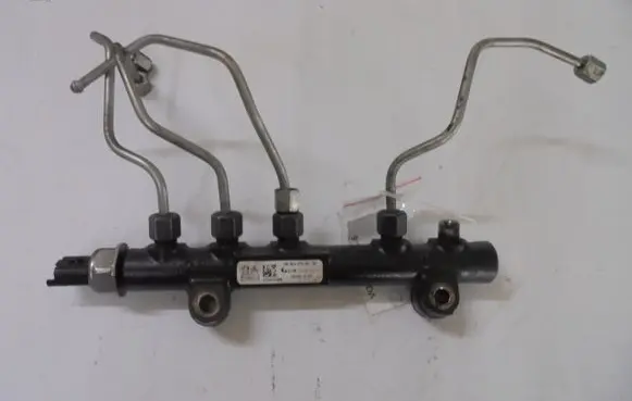 Volvo V40 Fuel main line pipe 9685297580