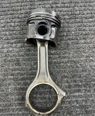 Jeep Grand Cherokee Piston with connecting rod