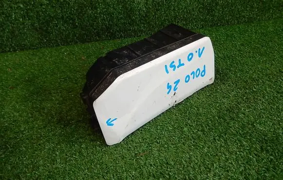 Volkswagen Polo VI Relay mounting block 