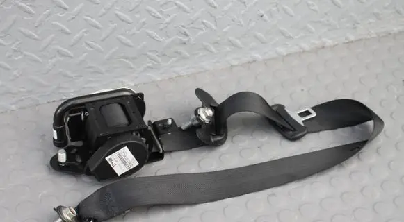 Rear seatbelt