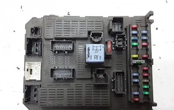 Citroen C5 Fuse module 9649301780