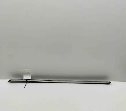 BMW 7 E38 Front door glass trim molding 8204227 2421513