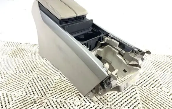 Mazda CX-9 Center console 