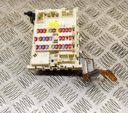 Nissan Primera Fuse box set 24350AV700