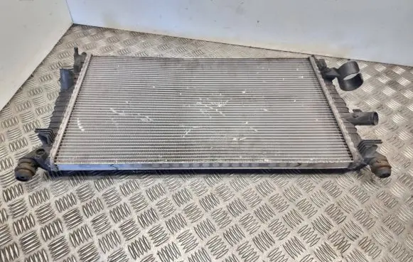 Ford Focus Coolant radiator 3M5H8005TL