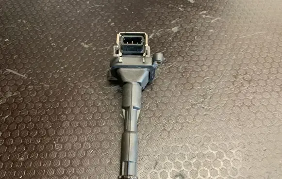 BMW 3 E46 High voltage ignition coil 0221504004 1703227