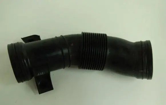 Maserati Ghibli Turbo air intake inlet pipe/hose 670004643