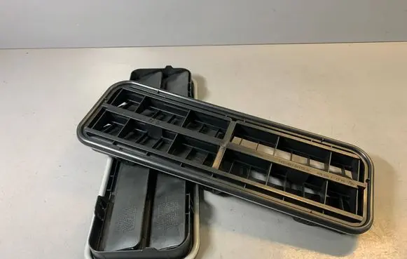 BMW 7 F01 F02 F03 F04 Quarter panel pressure vent 9303806 64229303806 6910722