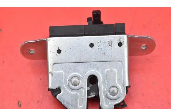Opel Corsa D Tailgate/trunk/boot lock/catch/latch 13317445