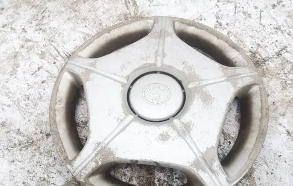 Toyota Previa (XR30, XR40) II R15 wheel hub/cap/trim 