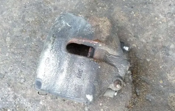 Skoda Octavia Mk2 (1Z) Front brake caliper