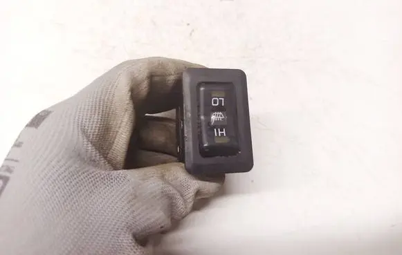 Peugeot 4007 Seat heating switch 