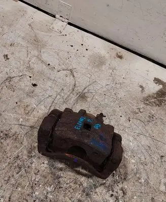 Hyundai Elantra Front brake caliper 581102D600