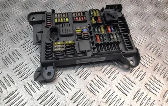 BMW X6 E71 Fuse box set B010105300
