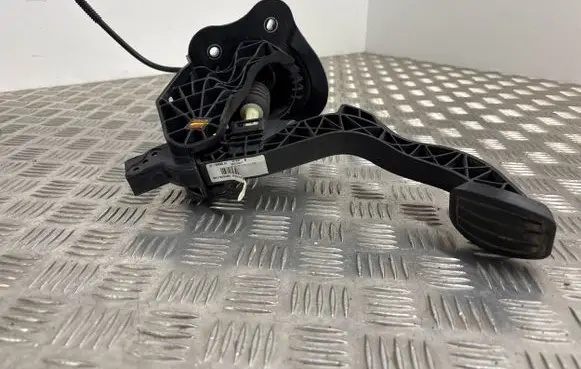 Peugeot Expert Clutch pedal 9817949480
