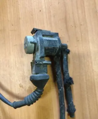 Audi A2 Turbo solenoid valve 1J0906283A