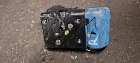 Volvo S80 Front door lock