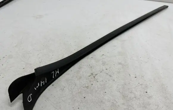 Mercedes-Benz ML W166 Windshield trim