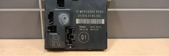 Mercedes-Benz E W211 Door control unit/module 2118703285 00406079